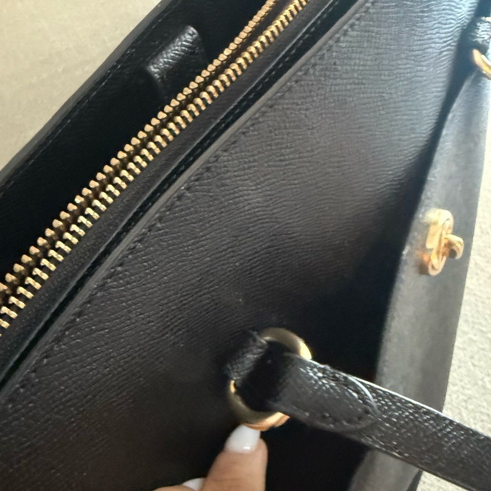 Coach City Zip Tote in Crossgrain Leather with Turn Lock Front Detail - Picture 6 of 16